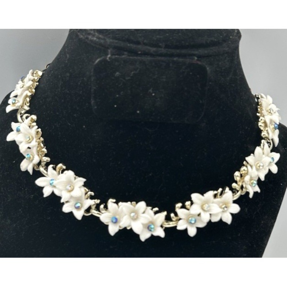 MCM Fleurette White Necklace Tiny Icy Rhinestones Gold Tone Flowers Trifari? 15"